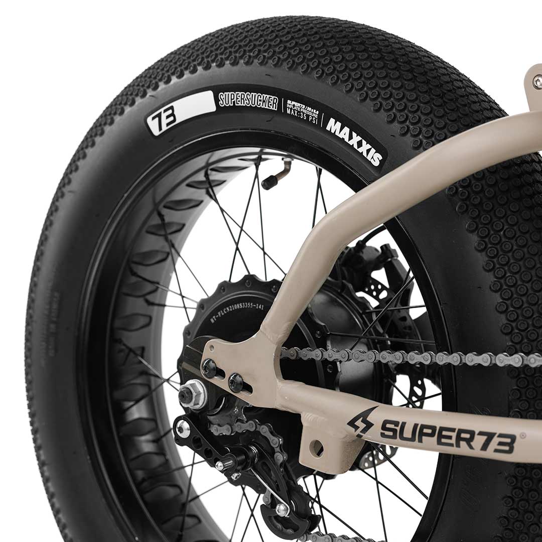 studio side profile of SuperSucker Tire 20in. x 5in. (Single)