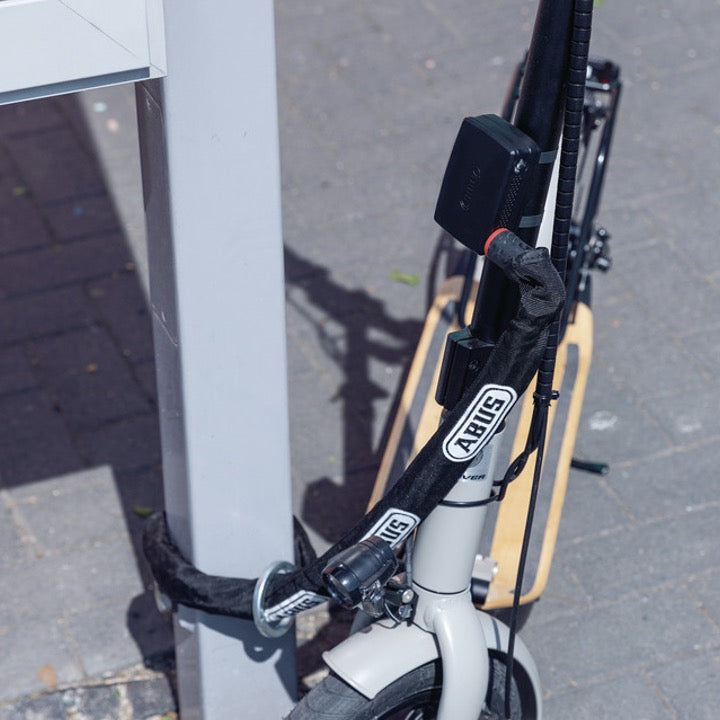 detail shot of ABUS Alarmbox in use